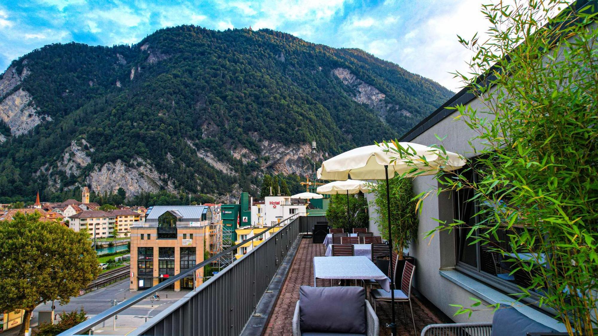 Hotel Merkur - West Station Интерлакен Экстерьер фото