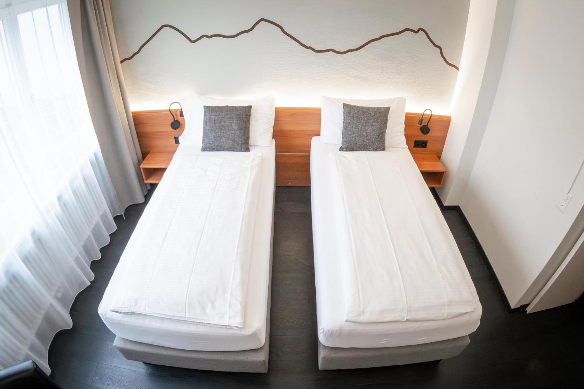 Hotel Merkur - West Station Интерлакен Экстерьер фото