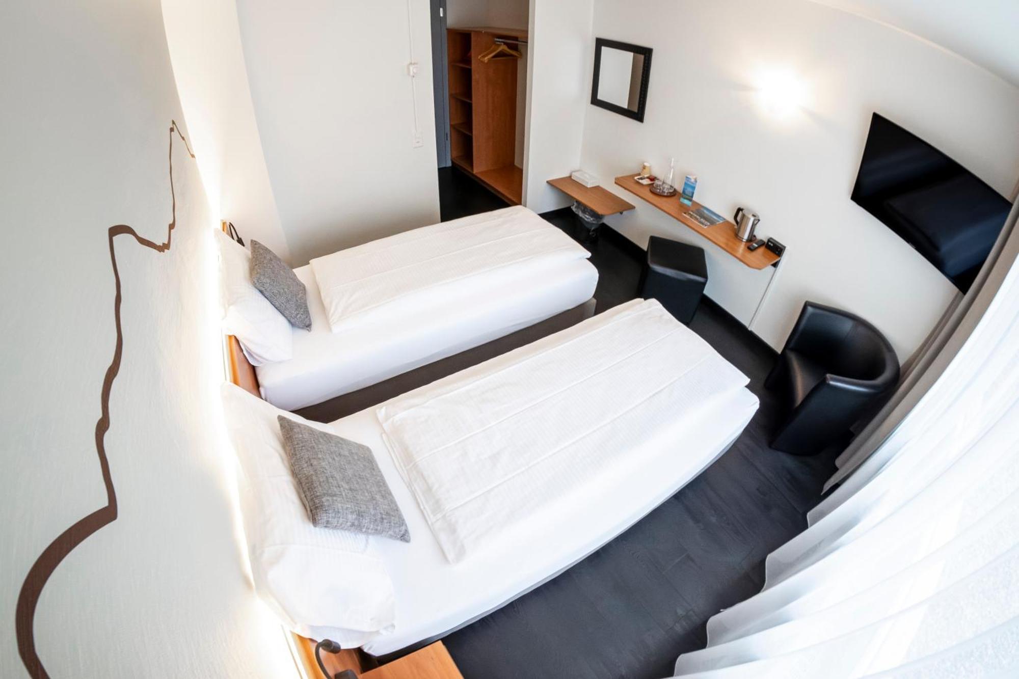 Hotel Merkur - West Station Интерлакен Экстерьер фото