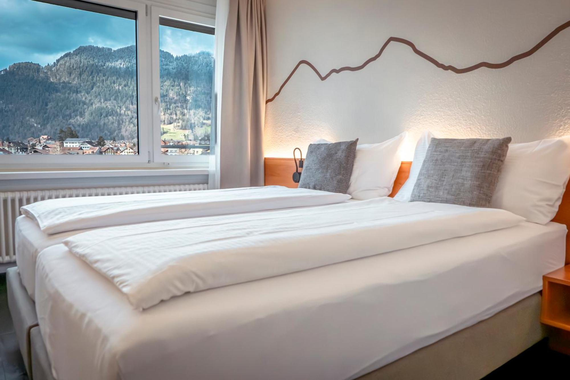 Hotel Merkur - West Station Интерлакен Экстерьер фото