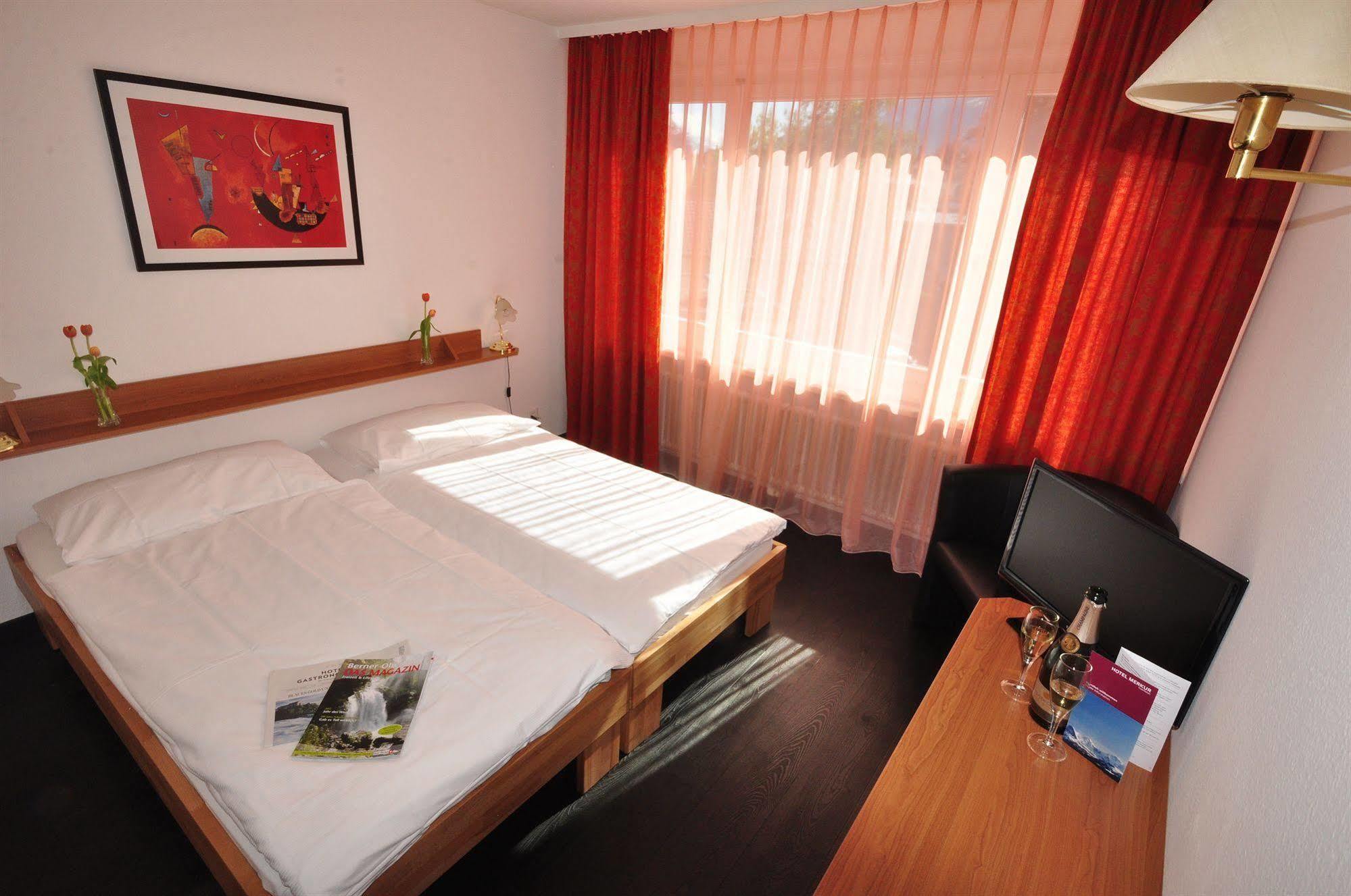 Hotel Merkur - West Station Интерлакен Экстерьер фото